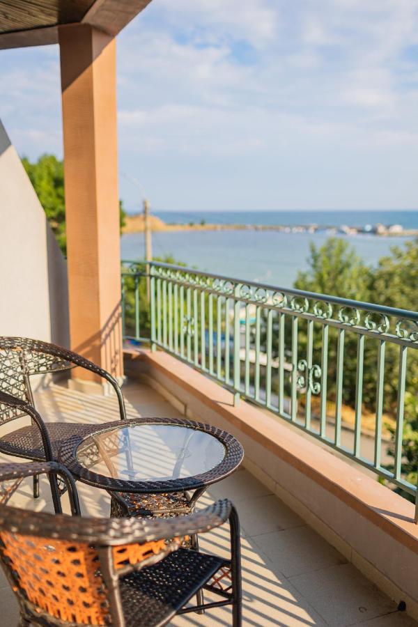 Lecardo Hotel 아헬로이 외부 사진