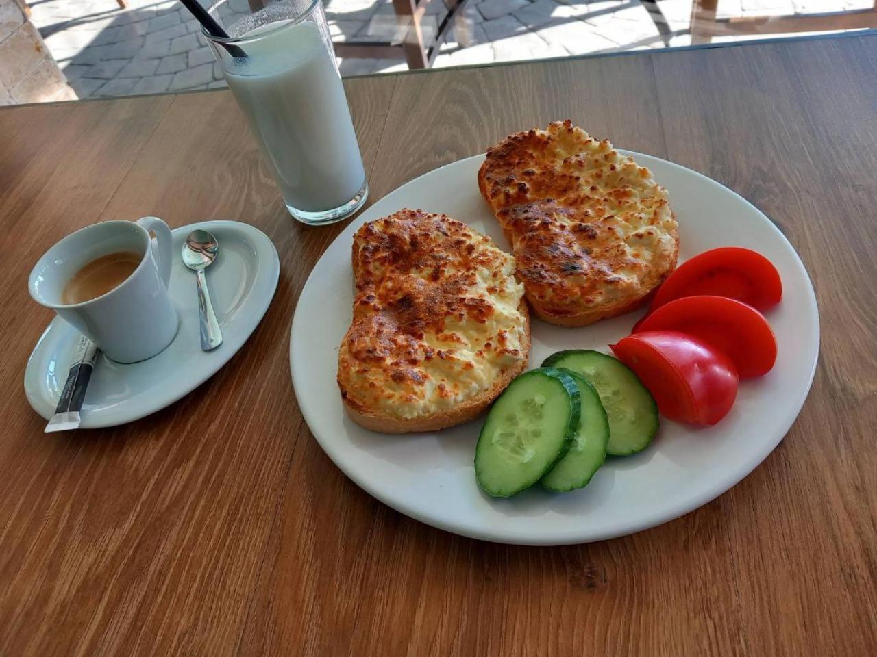 Lecardo Hotel 아헬로이 외부 사진